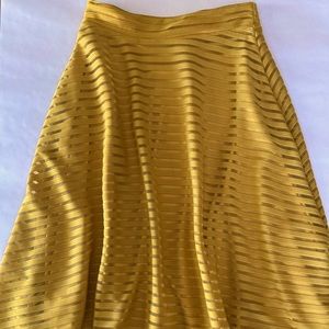 Mustard full skirt (size M)
